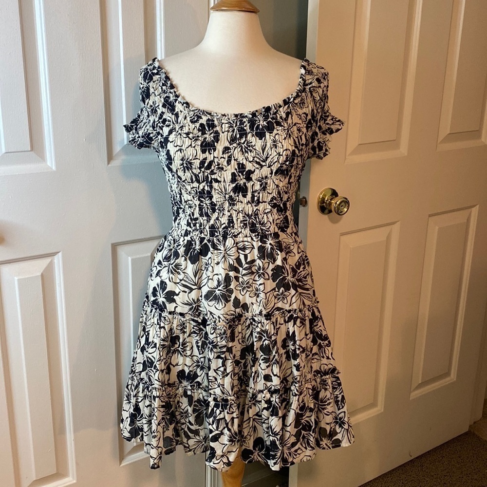 American Eagle Tan & Black Smocked Dress Size Medium in Like New Condition